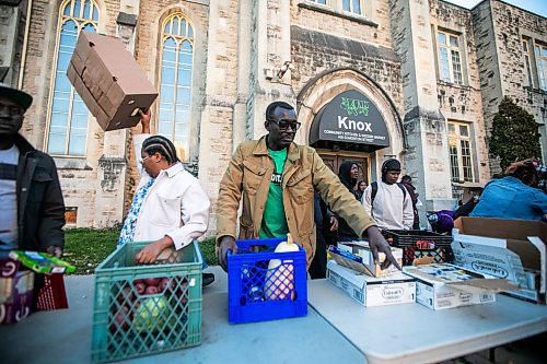 MIKAELA MACKENZIE / FREE PRESS
	
Elaine Dukuly (left) and Raymond Ngarboui distribute food outside of Knox United Church on Friday, Oct. 11, 2024.

For Conrad Sweatman story.
Winnipeg Free Press 2024