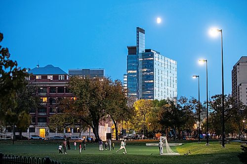 MIKAELA MACKENZIE / FREE PRESS
	
Central Park in the evening on Friday, Oct. 11, 2024.

For Conrad Sweatman story.
Winnipeg Free Press 2024