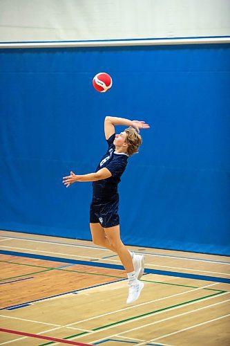 BROOK JONES / FREE PRESS
The River East Kodiaks varsity boys volleyball team earned a victory over the visiting Garden City Gophers in three straight sets (26-24, 25-14, 25-18-) in AAAA KPAC Tier 1 volleyball action at River East Collegiate in Winnipeg, Man., Wednesday, Oct. 16, 2024. Pictured: River East Kodiaks Tanner Naghtigall (No. 8), who plays middle, serves the volleyball during the third set.