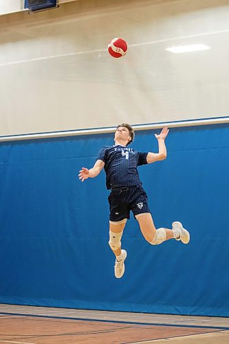 BROOK JONES / FREE PRESS
The River East Kodiaks varsity boys volleyball team earned a victory over the visiting Garden City Gophers in three straight sets (26-24, 25-14, 25-18-) in AAAA KPAC Tier 1 volleyball action at River East Collegiate in Winnipeg, Man., Wednesday, Oct. 16, 2024. Pictured: River East Kodiaks setter Matthew Brown (No. 4) serves the volleyball.