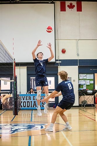 BROOK JONES / FREE PRESS
The River East Kodiaks varsity boys volleyball team earned a victory over the visiting Garden City Gophers in three straight sets (26-24, 25-14, 25-18-) in AAAA KPAC Tier 1 volleyball action at River East Collegiate in Winnipeg, Man., Wednesday, Oct. 16, 2024. Pictured: River East Kodiaks player Matthew Brown (No. 4) sets the volleyball for teammate Tanner Naghtigall (No. 8), who plays middle.