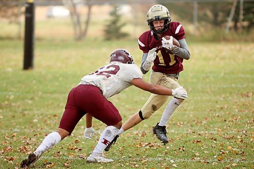 17102024
Quarterback Simon Leckie #11 of the Crocus Plainsmen runs the ball during high school football action against the St. Paul&#x2019;s Crusaders at CPRSS on a warm Thursday. 
(Tim Smith/The Brandon Sun)