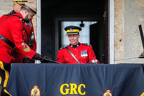 MIKAELA MACKENZIE / FREE PRESS
	
Scott McMurchy, new commanding officer of the Manitoba RCMP, signs the parchment during the Manitoba RCMP ceremonial transfer of command from Rob Hill to Scott McMurchy at Lower Fort Garry National Historic Site on Thursday, Oct. 17, 2024.

Standup.
Winnipeg Free Press 2024