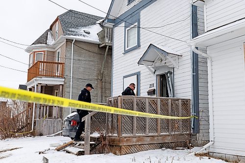 MIKE DEAL / FREE PRESS
Winnipeg Police Service forensic officers enter 259 Magnus Avenue where there was an officer involved shooting Tuesday morning.
240214 - Wednesday, February 14, 2024.