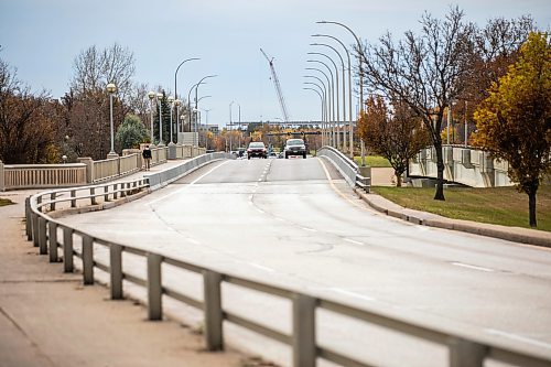 MIKAELA MACKENZIE / FREE PRESS
	
The Charleswood Bridge on Friday, Oct. 18, 2024.

For &#x2014; story.
Winnipeg Free Press 2024