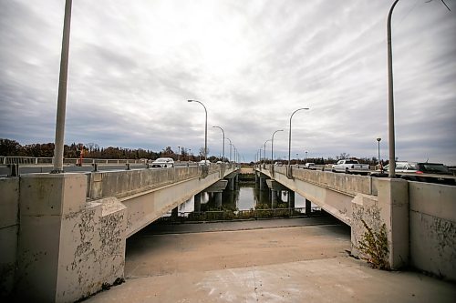 MIKAELA MACKENZIE / FREE PRESS
	
The Charleswood Bridge on Friday, Oct. 18, 2024.

For &#x2014; story.
Winnipeg Free Press 2024