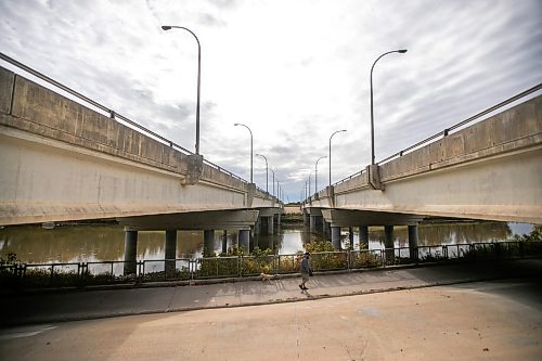 MIKAELA MACKENZIE / FREE PRESS
	
The Charleswood Bridge on Friday, Oct. 18, 2024.

For &#x2014; story.
Winnipeg Free Press 2024