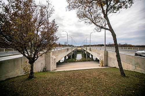 MIKAELA MACKENZIE / FREE PRESS
	
The Charleswood Bridge on Friday, Oct. 18, 2024.

For &#x2014; story.
Winnipeg Free Press 2024