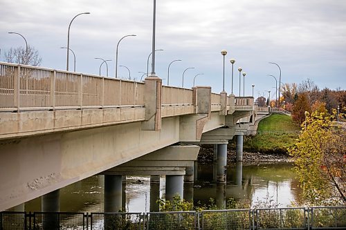 MIKAELA MACKENZIE / FREE PRESS
	
The Charleswood Bridge on Friday, Oct. 18, 2024.

For &#x2014; story.
Winnipeg Free Press 2024