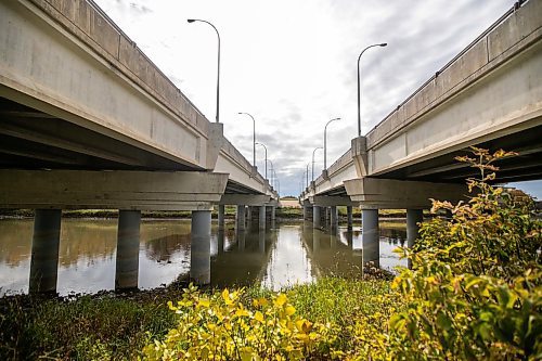 MIKAELA MACKENZIE / FREE PRESS
	
The Charleswood Bridge on Friday, Oct. 18, 2024.

For &#x2014; story.
Winnipeg Free Press 2024