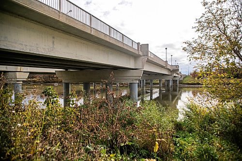 MIKAELA MACKENZIE / FREE PRESS
	
The Charleswood Bridge on Friday, Oct. 18, 2024.

For &#x2014; story.
Winnipeg Free Press 2024