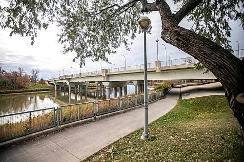 MIKAELA MACKENZIE / FREE PRESS
	
The Charleswood Bridge on Friday, Oct. 18, 2024.

For &#x2014; story.
Winnipeg Free Press 2024