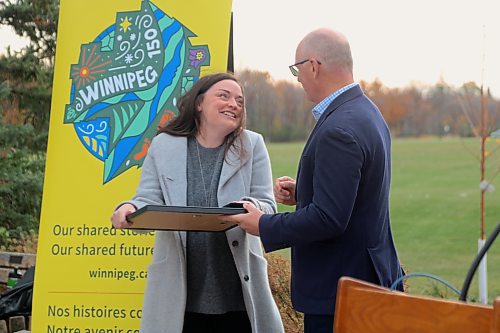 NICOLE BUFFIE / FREE PRESS Winnipeg 150 Medal recipient Robyn Brown (left).