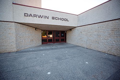 MIKE DEAL / WINNIPEG FREE PRESS
Darwin School, Wednesday morning where a supplemental HEPA air purifier unit was placed in the gymnasium. The purpose is simply to supplement the air exchange as there is lots of activity in the room. 
Parents at Darwin School will be relieved to learn the Louis Riel School Division performed an audit of air exchange across schools in 2021-22 to determine where upgrades were necessary. 
220907 - Wednesday, September 07, 2022.