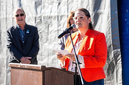 MIKAELA MACKENZIE / FREE PRESS
	
Kristi Meek, president/executive director of the Assiniboia Chamber of Commerce, speaks at the Canada Connects Love &amp; Family mosaic mural unveiling at 1797 Portage Avenue on Monday, Oct. 21, 2024.

For biz story.
Winnipeg Free Press 2024