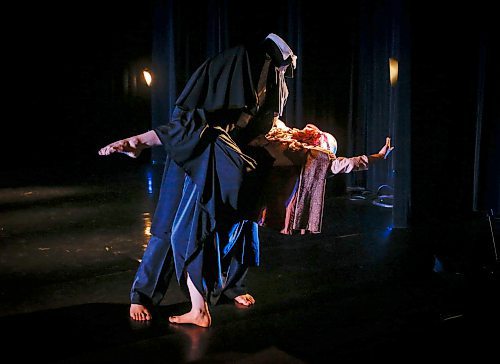 JOHN WOODS / FREE PRESS
Aileen Holzritcher and Thomas Oberlin perform in artistic director and choreographer Jolene Bailie&#x2019;s new production at Winnipeg&#x2019;s Contemporary Dancers&#x2019; Rachel Browne Theatre Monday, October 21, 2024. 

Reporter: Jen