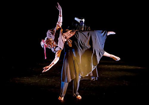 JOHN WOODS / FREE PRESS
Aileen Holzritcher and Thomas Oberlin perform in artistic director and choreographer Jolene Bailie&#x2019;s new production at Winnipeg&#x2019;s Contemporary Dancers&#x2019; Rachel Browne Theatre Monday, October 21, 2024. 

Reporter: Jen