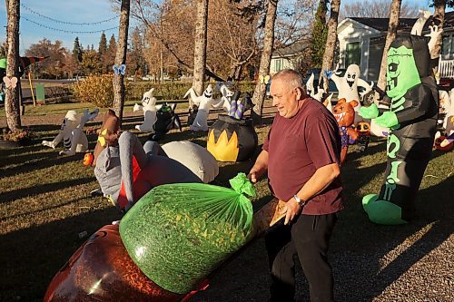 21102024
Tom Muir organizes his extensive Halloween display in the front yard of his home on Lyndale Drive on a beautiful Monday afternoon. Muir has been decorating his home for 23 years and as soon as the Halloween decorations come down, he puts up an equally impressive Christmas display.
(Tim Smith/The Brandon Sun)