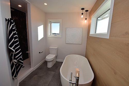 Todd Lewys / Free Press
A stand-alone soaker tub and luxurious walk-in shower are the stars of the spa-like ensuite.