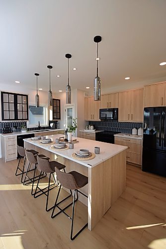 Todd Lewys / Winnipeg Free Press
Elegant yet efficient, the thoughtfully designed island kitchen is a chef’s dream.