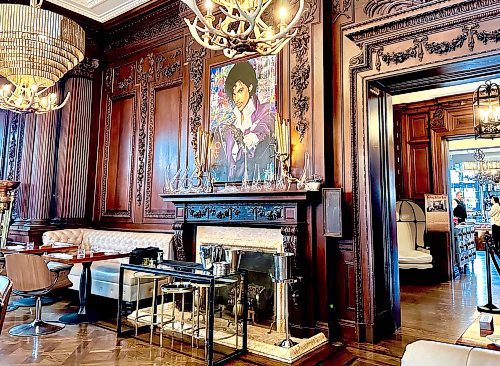 Gord Mackintosh / Free Press
Casa Loma&#x2019;s Oak Room oddly features the portrait Purple Reign.