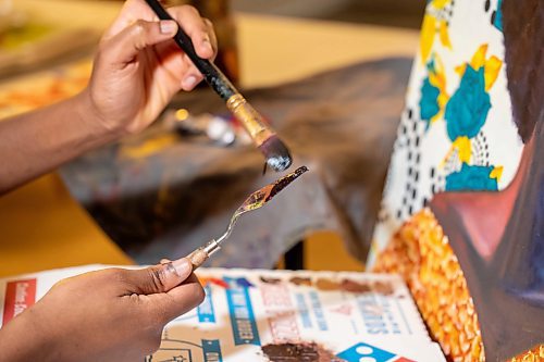 BROOK JONES/FREE PRESS
Multidisciplinary artist Efe Ogboru, 25, who is studying fine art at the University of Manitoba, works with a paint brush and a palette knife as she paints at her home studio in Winnipeg, Man., Tuesday, Oct. 22, 2024.