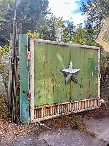 MELISSA MARTIN / FREE PRESS

Chornobyl feature - Melissa Martin

The rusting gate of a Cold War-era Soviet military facility, located deep in the Chornobyl Exclusion Zone. 