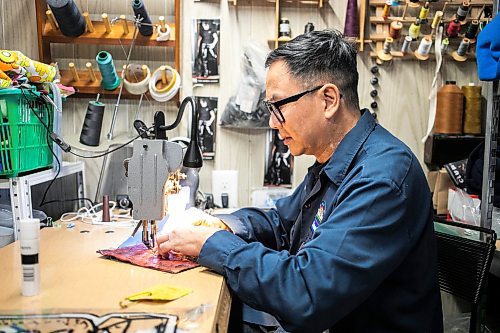 MIKAELA MACKENZIE / FREE PRESS
	
Roy Liang, the maker behind Winnipeg North of Fargo, uses one of his industrial sewing machines in his basement workshop space on Tuesday, Oct. 22, 2024.

For Eva Wasney story.
Winnipeg Free Press 2024