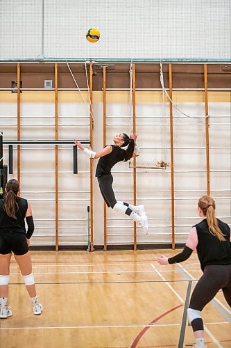 BROOK JONES/FREE PRESS
University of Manitoba women's volleyball player Raya Surinx is back practicing with the Bisons and gearing up for game action after taking a short mental health break. Surinx (left) who is a left side hitter was pictured going up to spike the volleyball as teammates looks on during a team practice inside the Gold Gym at the Frank Kennedy Centre at the University of Manitoba in Winnipeg, Man., Wednesday, Oct. 23, 2024.