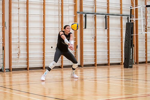 BROOK JONES/FREE PRESS
University of Manitoba women's volleyball player Raya Surinx is back practicing with the Bisons and gearing up for game action after taking a short mental health break. The left side hitter was pictured bumping the volleyball during a team practice inside the Gold Gym at the Frank Kennedy Centre at the University of Manitoba in Winnipeg, Man., Wednesday, Oct. 23, 2024.