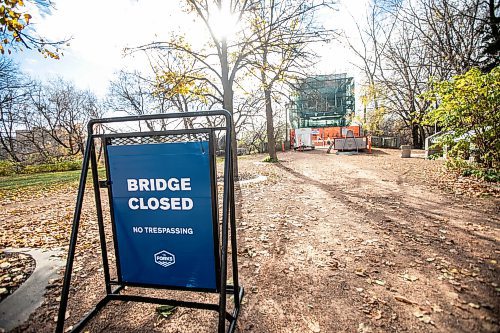 MIKAELA MACKENZIE / FREE PRESS
	
An active transportation bridge continues to stay closed (after engineering reports revealed necessary updates are in the $10 million range and will be quite time consuming) at The Forks on Thursday, Oct. 24, 2024.

For Nicole story.
Winnipeg Free Press 2024