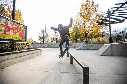 MIKAELA MACKENZIE / FREE PRESS
	
Randy Matvieshen grinds a rail at the skate park at The Forks on Thursday, Oct. 24, 2024.

Standup.
Winnipeg Free Press 2024