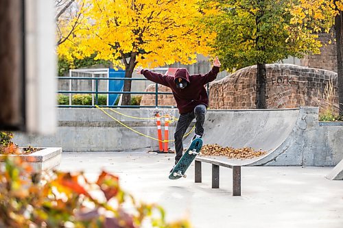 MIKAELA MACKENZIE / FREE PRESS
	
Randy Matvieshen grinds a rail at the skate park at The Forks on Thursday, Oct. 24, 2024.

Standup.
Winnipeg Free Press 2024