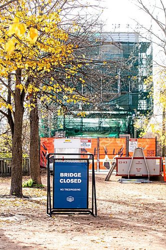 MIKAELA MACKENZIE / FREE PRESS
	
An active transportation bridge continues to stay closed (after engineering reports revealed necessary updates are in the $10 million range and will be quite time consuming) at The Forks on Thursday, Oct. 24, 2024.

For Nicole story.
Winnipeg Free Press 2024