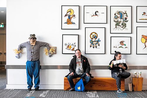 MIKAELA MACKENZIE / FREE PRESS
	
Stephen Ross (left), Seth Barrable, and Graydon Kirkness at Comiccon at the RBC Convention Centre on Friday, Oct. 25, 2024.

Standup.
Winnipeg Free Press 2024