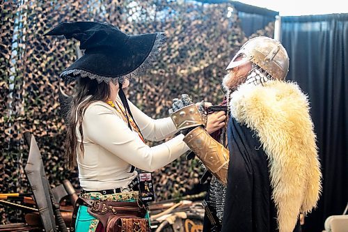 MIKAELA MACKENZIE / FREE PRESS
	
LARPers Rachelle Mattson (left) and Brian Stewart get suited up at Comiccon at the RBC Convention Centre on Friday, Oct. 25, 2024.

Standup.
Winnipeg Free Press 2024