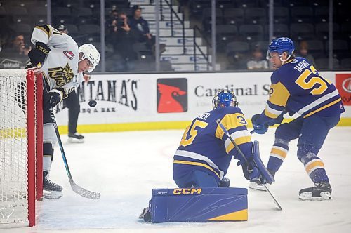 25102024
Nolan Flamand #91 of the Brandon Wheat Kings tries to get his stick on the loose puck behind goaltender Evan Gardner #35 of the Saskatoon Blades during first period WHL action at Westoba Place on Friday evening.
(Tim Smith/The Brandon Sun)