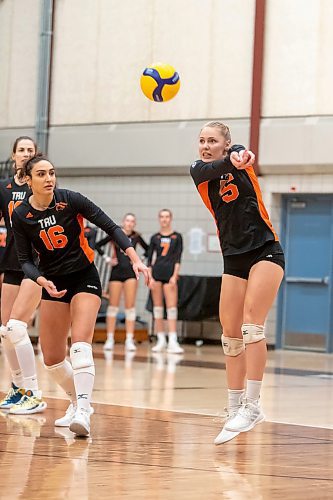 BROOK JONES/FREE PRESS
The University of Manitoba Bisons women's volleyball team hosts the visiting Thompson Rivers WolfPack in Canada West volleyball action at Investors Group Athletic Centre at the University of Manitoba's Fort Garry Campus. Pictured: Thompson Rivers WolfPack Ouside hitter Brookly Olfert (No. 5), who graduated from Dakota Collegiate, bumps the volleyball during first set action.