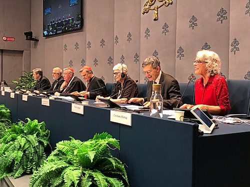 JOHN LONGHURST/FREE PRESS
Final night press conference with Cardinal Mario Gresch, fourth from right, and Cardinal Jean-Claude Hollerich, fifth from right.

Oct. 26, 2024