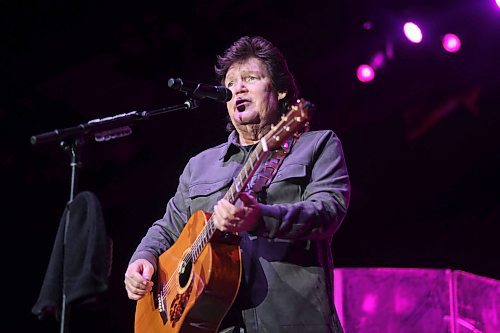 Shenandoah Country band lead singer Marty Raybon performs one of the group's hits during the Sawyer Brown's Canadian tour at Westoba Place on Sunday evening. The band, which performed after George Fox, won a Grammy for best country performance by a duo or group with vocal for the duet with Alison Krauss, &#x201c;Somewhere in the Vicinity of the Heart&#x201d; in 1996. (Abiola Odutola/The Brandon Sun)