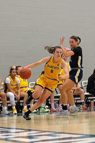 Beth Dueck drives against the Briercrest Clippers in pre-season women's basketball action on Oct. 18. (Thomas Friesen/The Brandon Sun)