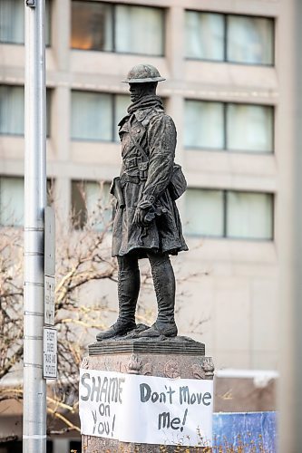 MIKAELA MACKENZIE / FREE PRESS
	
A banner is wrapped around the First World War soldier statue at Portage and Main, which was slated to be moved to Brookside Cemetery, on Monday, Oct. 28, 2024.


Winnipeg Free Press 2024