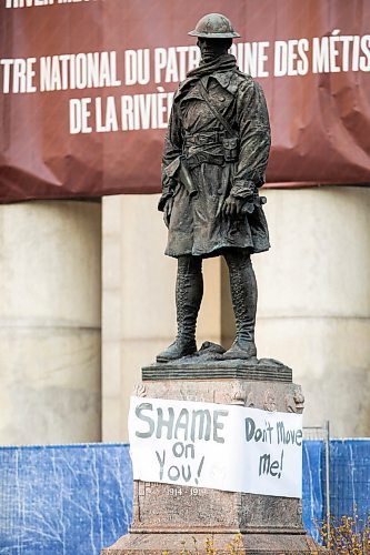 MIKAELA MACKENZIE / FREE PRESS
	
A banner is wrapped around the First World War soldier statue at Portage and Main, which was slated to be moved to Brookside Cemetery, on Monday, Oct. 28, 2024.


Winnipeg Free Press 2024