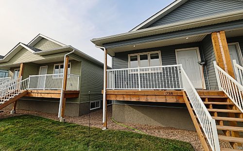 Two Habitat for Humanity duplexes on Franklin Street that are now homes to two families. On the right is for a mother and her two children, on the left is for a mom, dad and their five children. (Michele McDougall/The Brandon Sun)