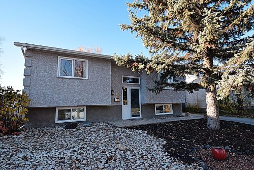 Todd Lewys / Free Press
The 1,350-sq.-ft. bi-level possesses plenty of curb appeal with its two-tone stucco exterior, large windows and low-maintenance front yard.