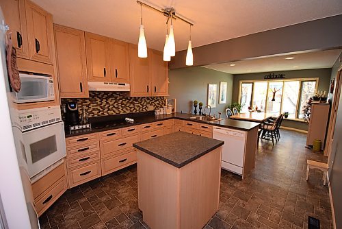 Todd Lewys / Free Press
Style and function abound in the kitchen/eating area courtesy of a beautifully updated kitchen and spacious eating area with a big bay window behind it.