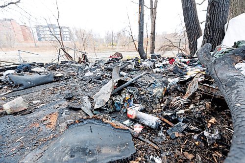 MIKE DEAL / FREE PRESS
The remains of part of an encampment between McFadyen Park (416 Assiniboine Ave) and the Assiniboine River after a fire Monday evening.
241029 - Tuesday, October 29, 2024.