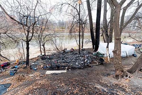 MIKE DEAL / FREE PRESS
The remains of part of an encampment between McFadyen Park (416 Assiniboine Ave) and the Assiniboine River after a fire Monday evening.
241029 - Tuesday, October 29, 2024.