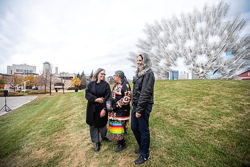 MIKAELA MACKENZIE / FREE PRESS
	
Sara Stasiuk, Forks North Portage CEO (left), elder Barb Nepinak, and Jose Drouin-Brisebois, National Gallery of Canada senior manager of national engagement, at the official opening of the Forever Bicycles statue return to The Forks (on a ten year loan from the National Gallery of Canada) in Winnipeg on Tuesday, Oct. 29, 2024.

Standup.
Winnipeg Free Press 2024