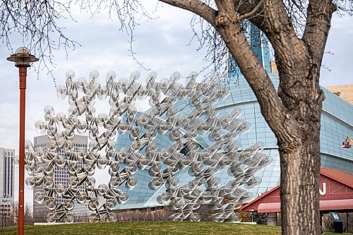 MIKAELA MACKENZIE / FREE PRESS
	
The Forever Bicycles statue returns to The Forks on a ten year loan from the National Gallery of Canada in Winnipeg on Tuesday, Oct. 29, 2024.

Standup.
Winnipeg Free Press 2024